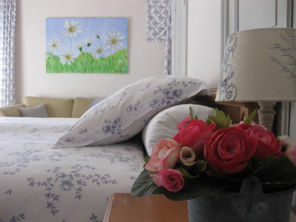 Bed and Breakfast Domaine La Rose Caylus Екстер'єр фото